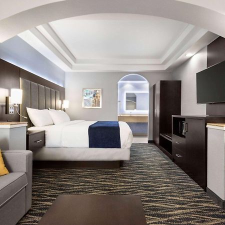 Days Inn & Suites By Wyndham Houston Hobby Airport מראה חיצוני תמונה