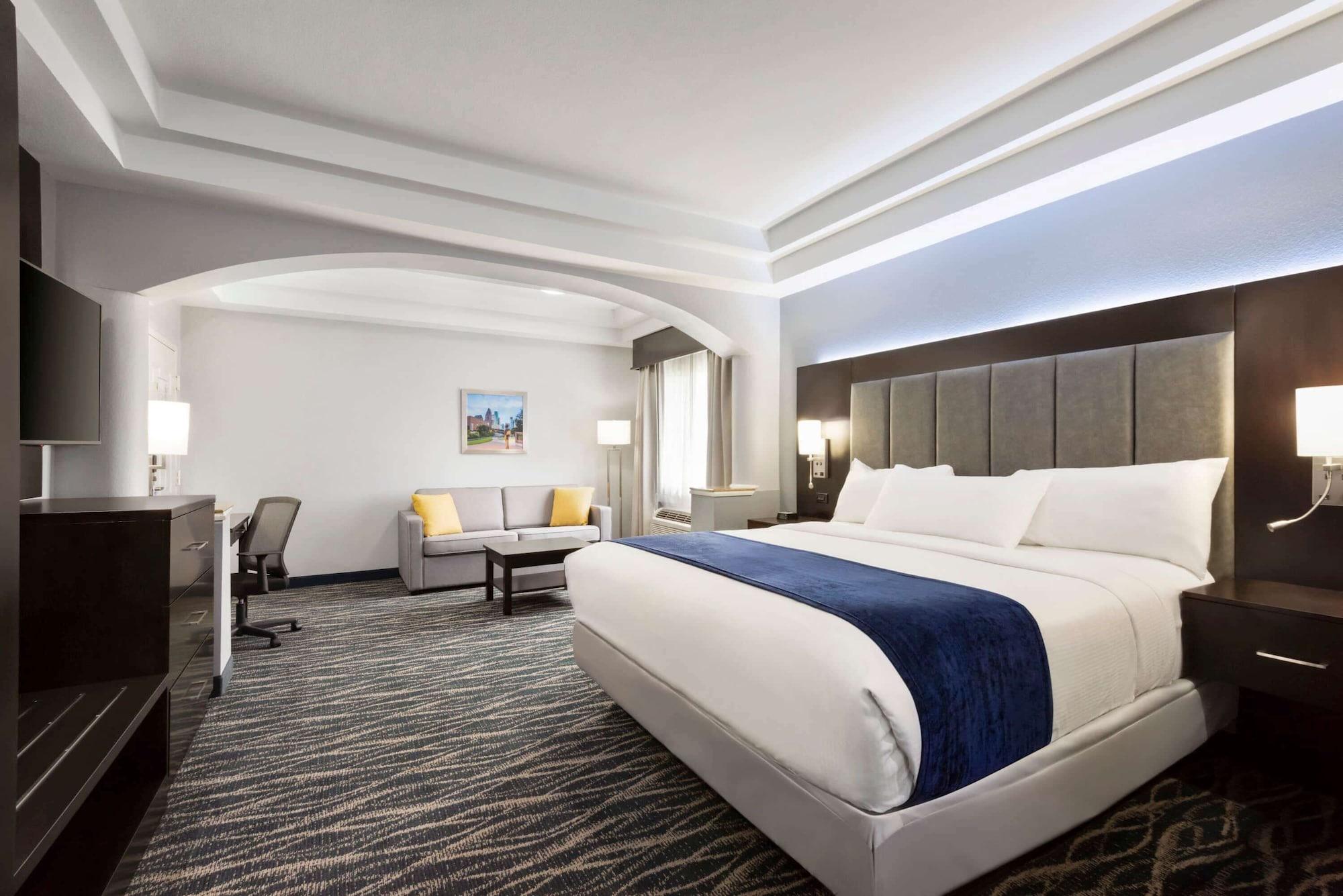 Days Inn & Suites By Wyndham Houston Hobby Airport מראה חיצוני תמונה