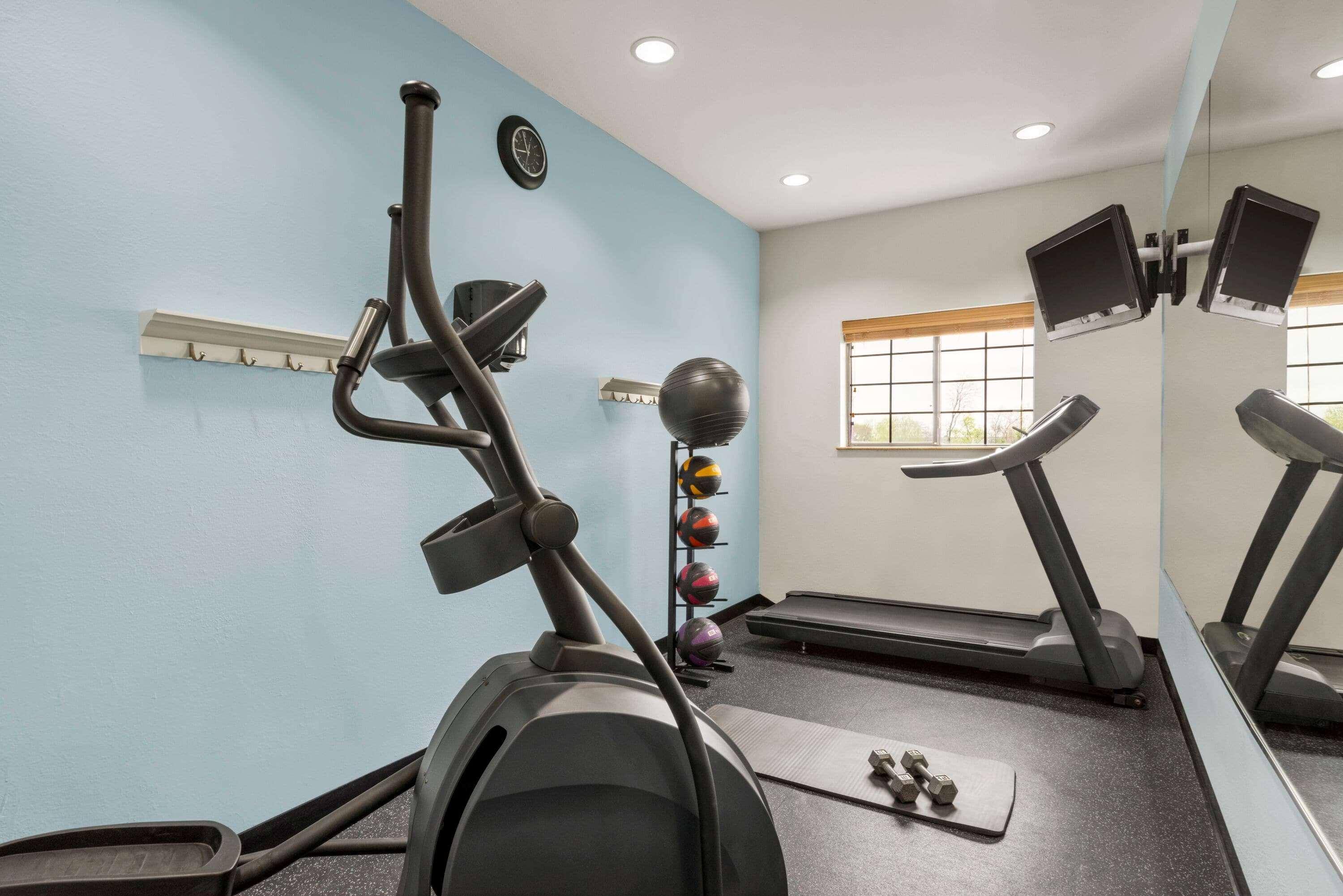 Days Inn & Suites By Wyndham Houston Hobby Airport מראה חיצוני תמונה