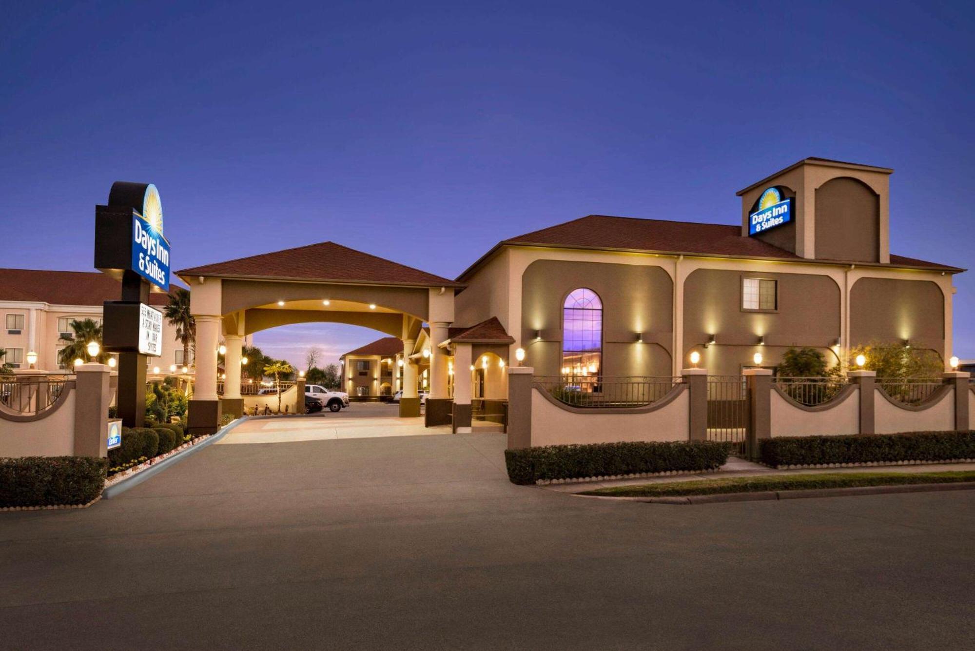Days Inn & Suites By Wyndham Houston Hobby Airport מראה חיצוני תמונה
