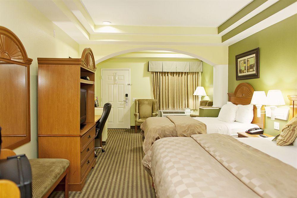 Days Inn & Suites By Wyndham Houston Hobby Airport מראה חיצוני תמונה