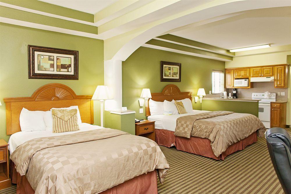 Days Inn & Suites By Wyndham Houston Hobby Airport מראה חיצוני תמונה