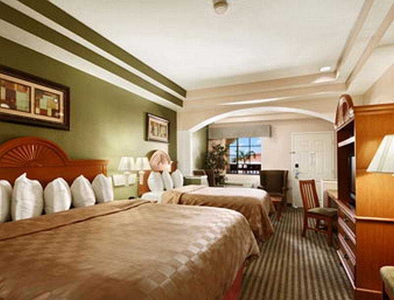Days Inn & Suites By Wyndham Houston Hobby Airport חדר תמונה