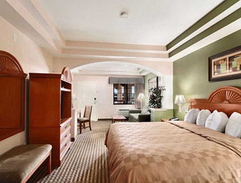 Days Inn & Suites By Wyndham Houston Hobby Airport מראה חיצוני תמונה