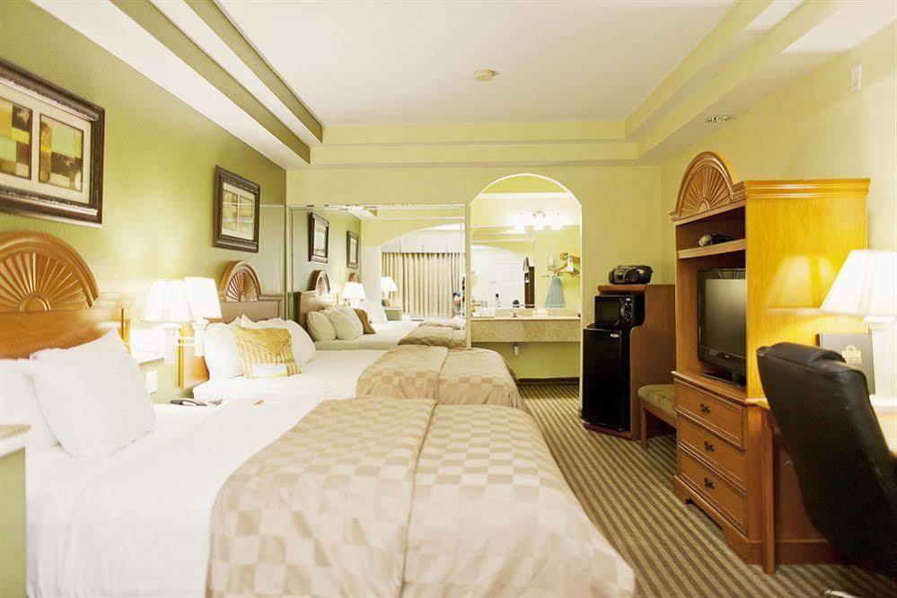 Days Inn & Suites By Wyndham Houston Hobby Airport מראה חיצוני תמונה