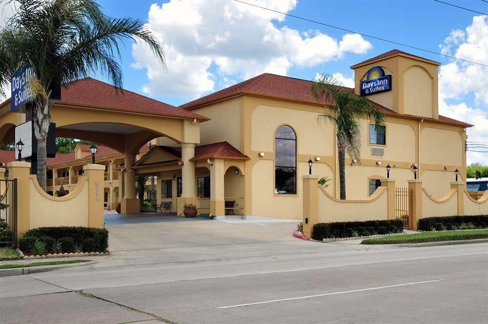 Days Inn & Suites By Wyndham Houston Hobby Airport מראה חיצוני תמונה